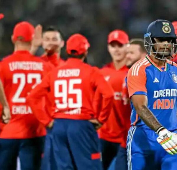 तीसरे टी20 में इंग्लैंड ने भारत को हराया, 26 रनों से दर्ज की जीत, काम न आ सका वरुण का ‘पंजा’
