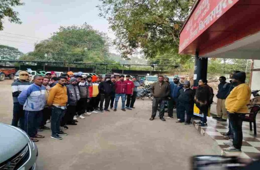 नए वार्डों में मैकेनाइज्ड और मैन्युअल सफाई शुरू : लायंस की टीम उतरी मैदान पर, सुबह 6 बजे से फील्ड पर रहे सभी जोन कमिश्नर, कहा – स्वच्छता में लापरवाही बर्दाश्त नहीं