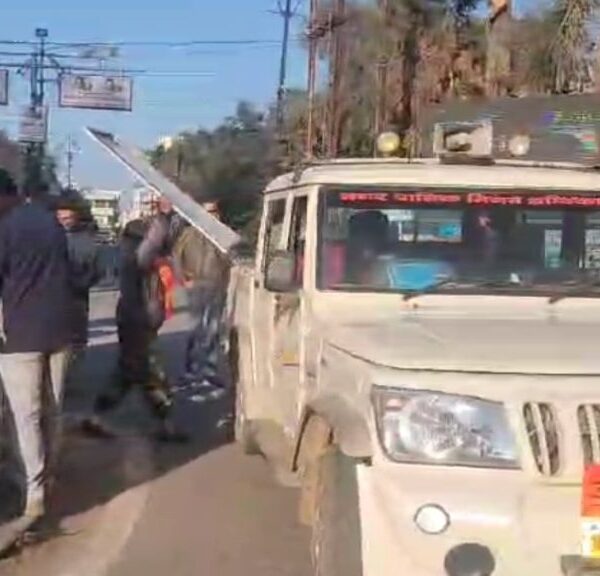 नगरीय निकाय चुनाव 2025: आचार संहिता लागू होते ही प्रशासन हुई एक्टिव, हटाए जा रहे सभी राजनीतिक बैनर-पोस्टर