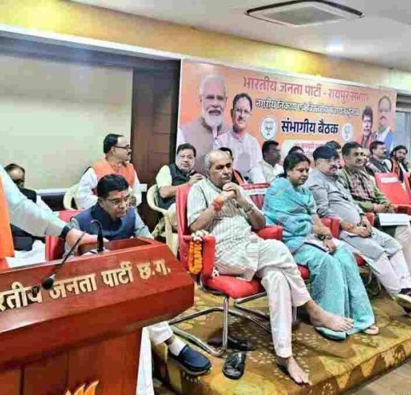 निकाय चुनाव 2025 : BJP नेताओं ने कार्यकर्ताओं को दिया जीत का मूलमंत्र, संगठन महामंत्री जम्वाल बोले – हमारा लक्ष्य पंच से लेकर पार्लियामेंट तक भाजपामय हो…