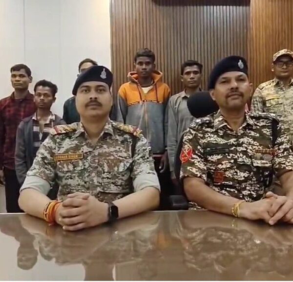 नक्सल सेल को मिली बड़ी सफलता: 6 नक्सलियों ने सरेंडर कर मुख्यधारा से जुड़ने का लिया निर्णय, एक पर था 2 लाख का इनाम
