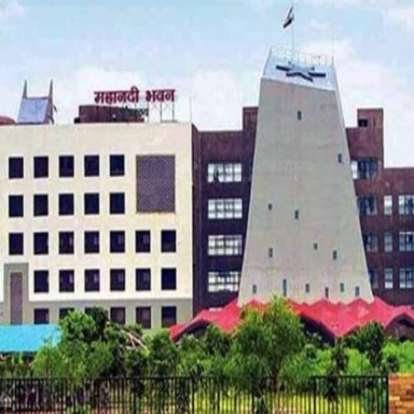 बिना अनुमति NGO के शिक्षकों की नियुक्ति का मामला: स्कूल शिक्षा विभाग ने प्रबंध संचालक को दिया जांच का आदेश, एक सप्ताह में मांगी रिपोर्ट