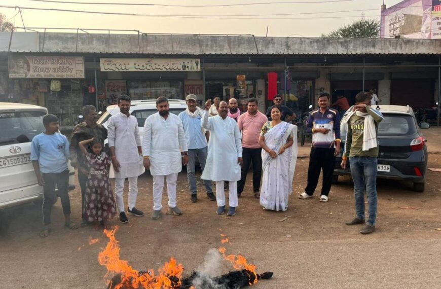 भारतीय अप्रवासियों के अपमान पर कांग्रेस का विरोध, प्रदेशभर में प्रदर्शन कर प्रेसिडेंट ट्रंप और पीएम मोदी का फूंका पुतला