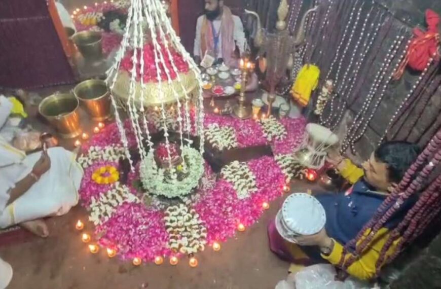 छत्तीसगढ़ में महाशिवरात्रि की धूम: महादेव के दर्शन और जलाभिषेक करने भक्तों का लगा तांता, मंदिरों में हर-हर महादेव की गूंज…