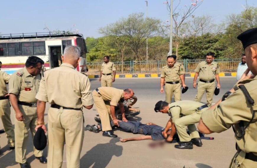 तेज रफ्तार बाइक डिवाइडर से टकराई, खून से लथपथ युवक को BSF जवानों ने CPR देकर बचाई जान…