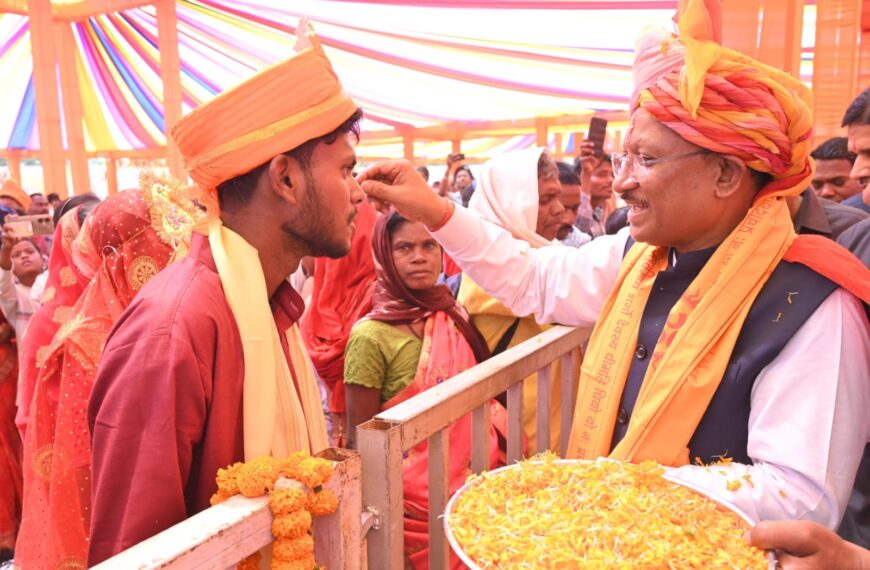 मुख्यमंत्री विष्णु देव साय ने जशपुर जिले में सामूहिक कन्या विवाह कार्यक्रम में शामिल होकर 353 नवविवाहित जोड़ों को दिया आशीर्वाद