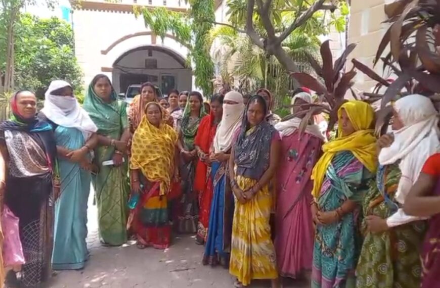 गांव की सरकारी जमीन पर मकान बनाकर 15 सालों से कर रहे देह-व्यापार, बिगड़ते माहौल से आक्रोशित ग्रामीणों ने SP से बिल्डिंग तोड़ने की रखी मांग, पुलिस पर भी लगाया मिलीभगत का आरोप..