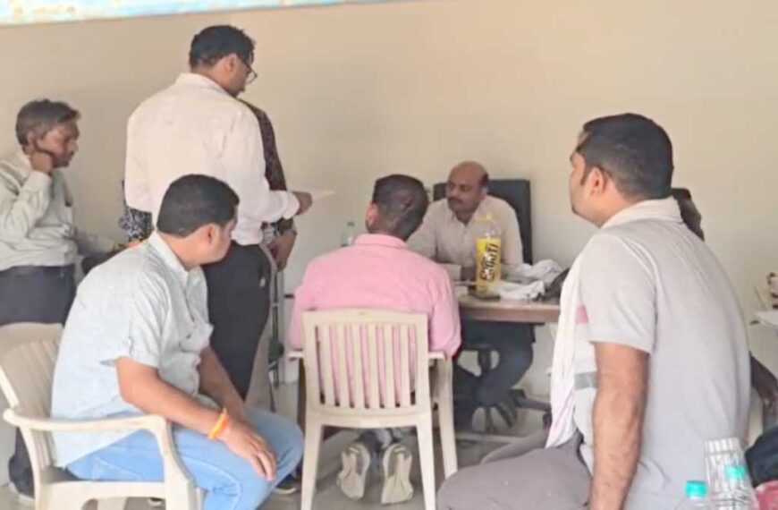 एसीबी ने पटवारी को रिश्वत लेते रंगे हाथों पकड़ा