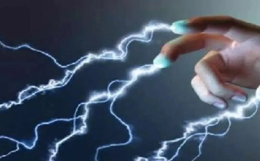 खेत में काम के दौरान बड़ा हादसा, 11KV तार की चपेट में आने से बुरी तरह झुलसे हार्वेस्टर चालक समेत तीन लोग, इलाज जारी