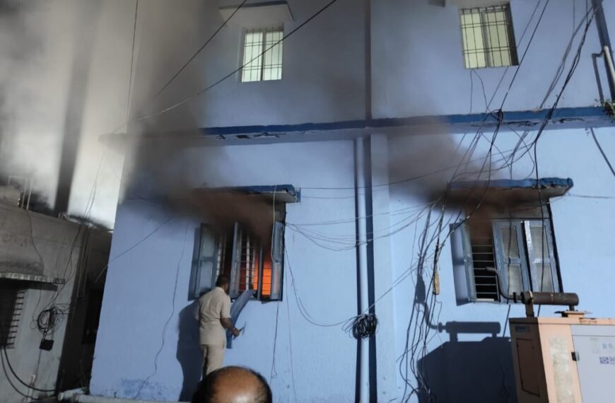 सरकारी अस्पताल के रिकॉर्ड रूम में लगी आग