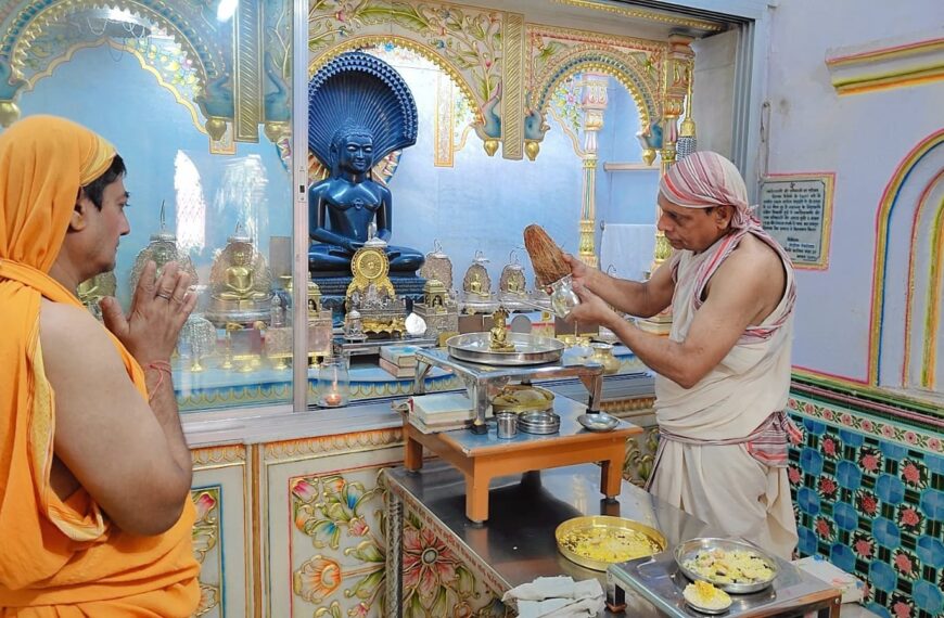 दिगंबर जैन बड़ा मंदिर (लघु तीर्थ ) में संपूर्ण भारत में शांति समृद्धि सौहार्द्र हेतु किया गया विशेष अभिषेक, शांति धारा, एवं पूजन 