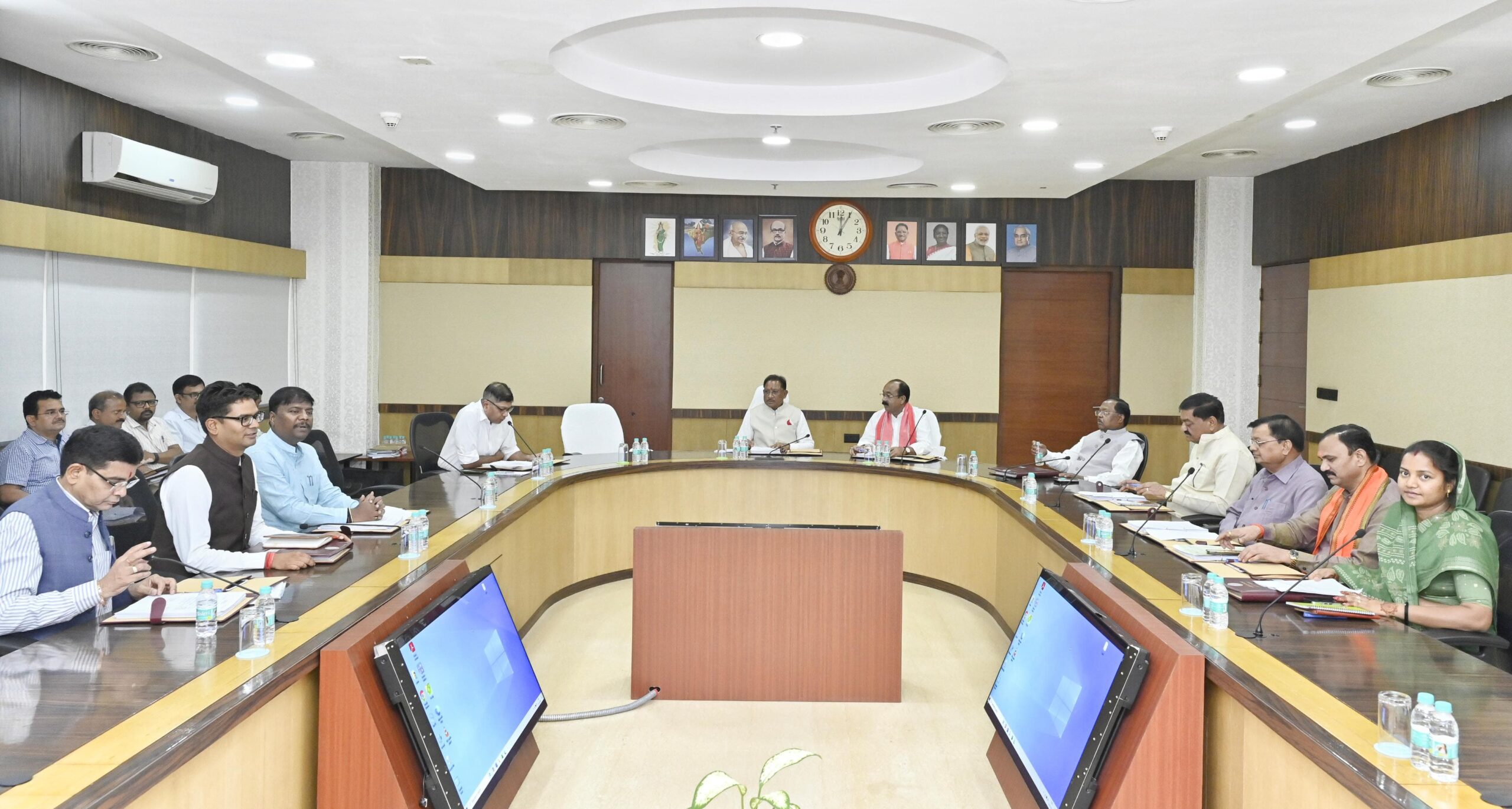 साय कैबिनेट में अहम प्रस्तावों को मिली मंजूरी, मुख्यमंत्री शिक्षा गुणवत्ता अभियान की होगी शुरुआत, औद्योगिक विकास नीति में किया गया संशोधन