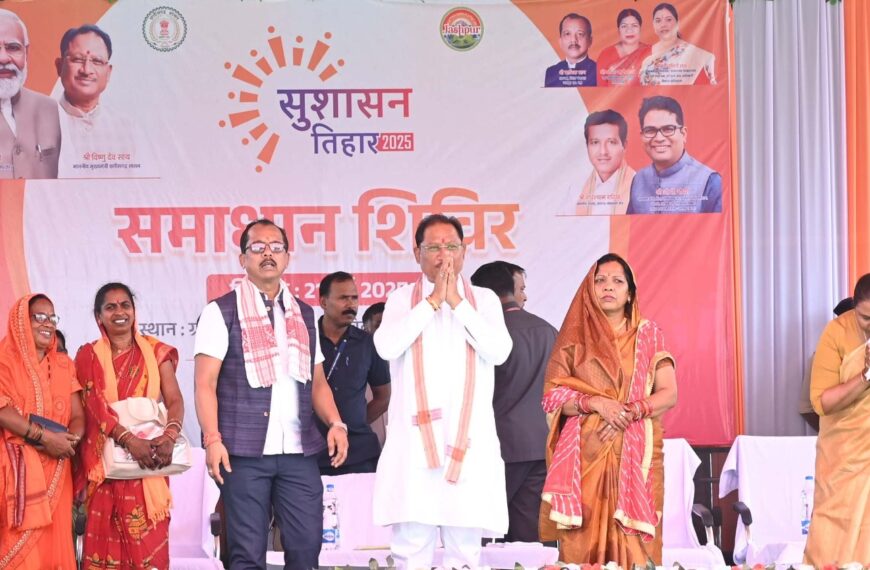 सुशासन तिहार : जशपुर जिले के दोकड़ा गांव पहुंचे सीएम साय, पीएम आवास के हितग्राहियों को सौंपी चाबी, बोर्ड टॉपर्स का किया सम्मान