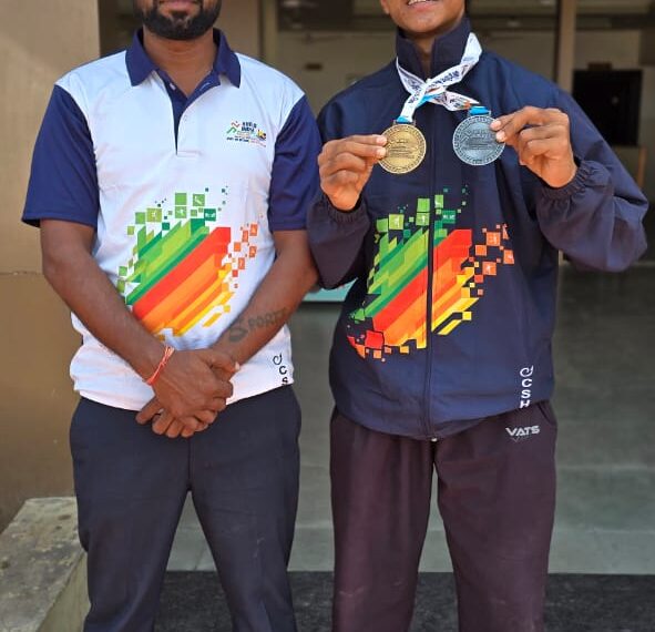 बस्तर के सुदूर इलाके की इस अनोखी मल्लखंभ अकादमी में बसते हैं चैंपियन खिलाड़ी और उनका सितारा कोच