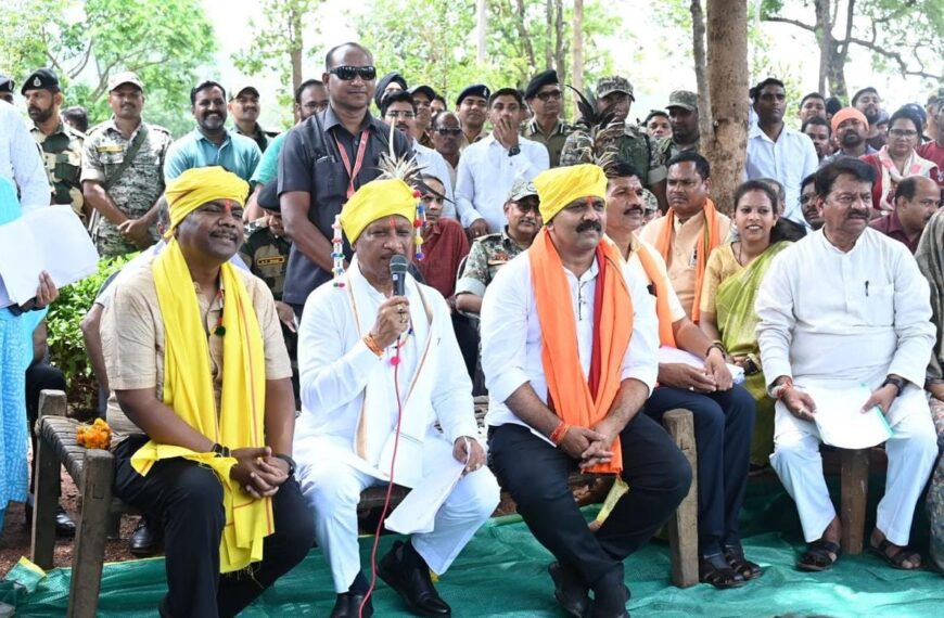 मुख्यमंत्री विष्णु देव साय ने बासिंग में लगाई चौपाल, सौगातों की बारिश से ग्रामीणों के चेहरे खिले