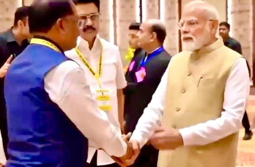 नीति आयोग की बैठक में दिखी आत्मीयता: जब प्रधानमंत्री नरेंद्र मोदी ने मुख्यमंत्री श्री साय का थामा हाथ और कहा – छत्तीसगढ़ की बात अभी बाकी है