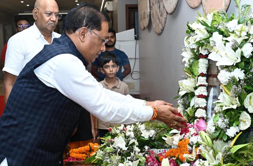 मुख्यमंत्री विष्णु देव साय ने स्वर्गीय रामजीलाल अग्रवाल को दी श्रद्धांजलि