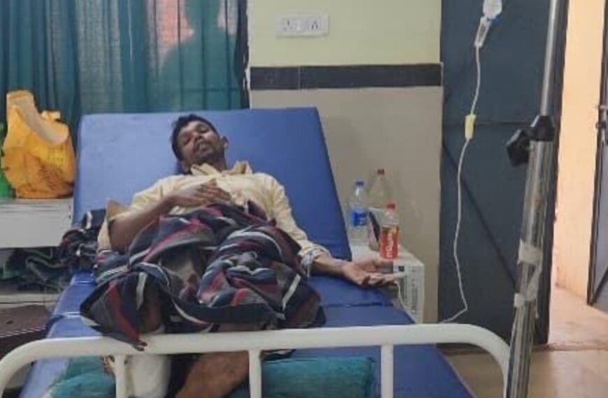 तेंदूपत्ता तोड़ने गए युवक पर भालू ने किया हमला, पेड़ पर चढ़कर बचाई जान, अस्पताल में इलाज जारी