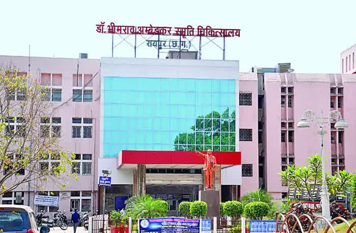 “कॉल मी सर्विस” कंपनी पर गंभीर आरोप: प्रदेश स्वास्थ्य कर्मचारी संघ ने कहा- मेकाहारा को बना दिया शराबखोरी का अड्डा! महिला कर्मचारियों के साथ किया जाता है शोषण, फर्जीवाड़े और वसूली का भी लगाया आरोप