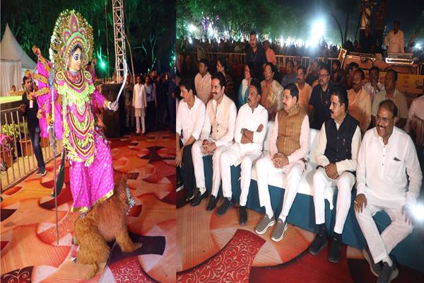 मुख्यमंत्री डॉ. मोहन यादव लालबाग में चल रहे मालवा उत्सव में हुये शामिल