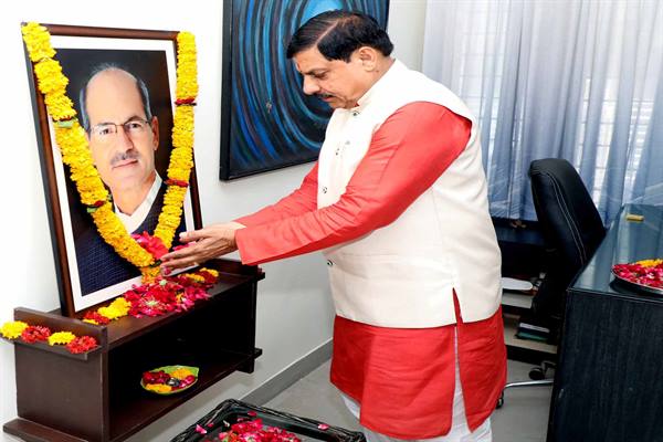 मुख्यमंत्री डॉ. मोहन यादव ने पूर्व केंद्रीय मंत्री अनिल माधव दवे की पुण्यतिथि पर दी श्रद्धांजलि