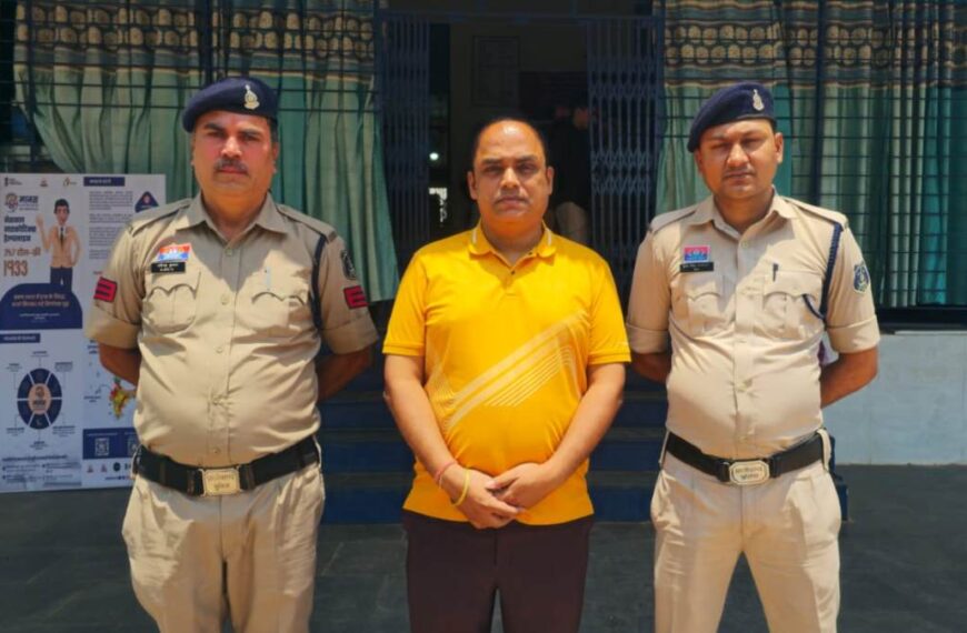 गुरु घासीदास विश्वविद्यालय में नमाज प्रकरण मामले में पुलिस की बड़ी कार्रवाई, NSS प्रभारी दिलीप झा को किया गिरफ्तार, 8 अन्य पर भी FIR