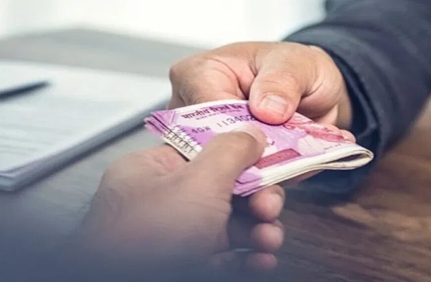 DEO ऑफिस में ACB का छापा, घूस लेते बाबू रंगे हाथ गिरफ्तार…