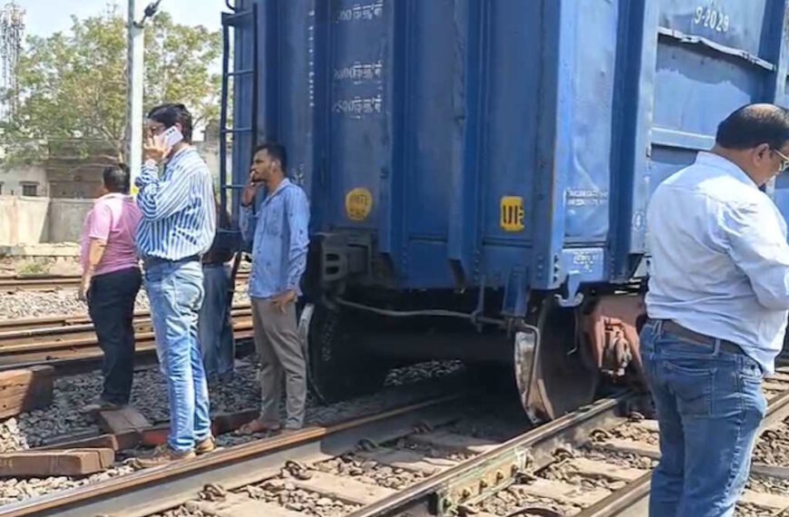 रायपुर रेलवे स्टेशन के समीप पटरी से उतरी मालगाड़ी, दो ट्रेक पर ट्रेनों की आवाजाही प्रभावित