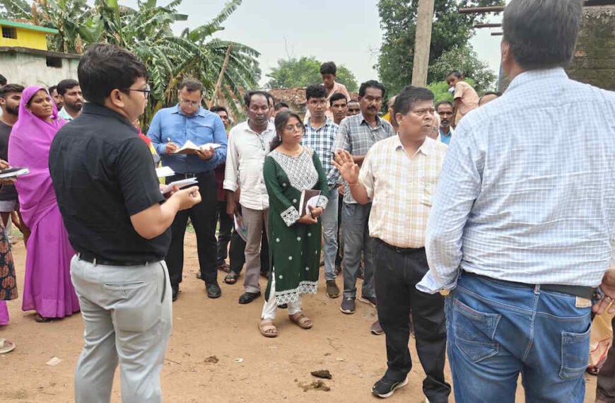 राज्यपाल के गोद लिए ग्राम में पहुंचा प्रशासन, अधिकारी ने ग्रामीणों से स्वच्छ और सुंदर ग्राम बनाने पर चर्चा की…