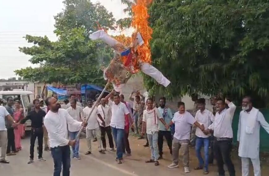 कर्नल सोफिया के खिलाफ आपत्तिजनक टिप्पणी का मामला: भारतीय सेना के सम्मान में कांग्रेस ने किया मंत्री विजय शाह का पुतला दहन