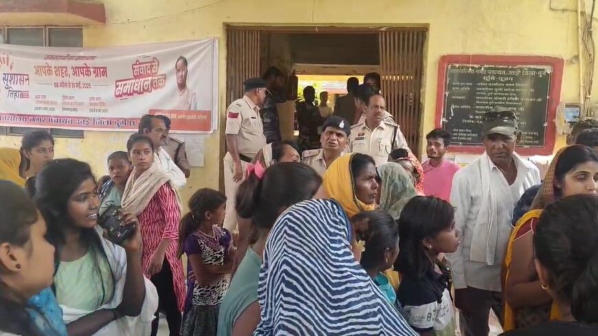तालाब में डूबने से बच्चे की मौत, शादी के घर में पसरा मातम, परिजनों ने पंचायत कार्यालय का किया घेराव