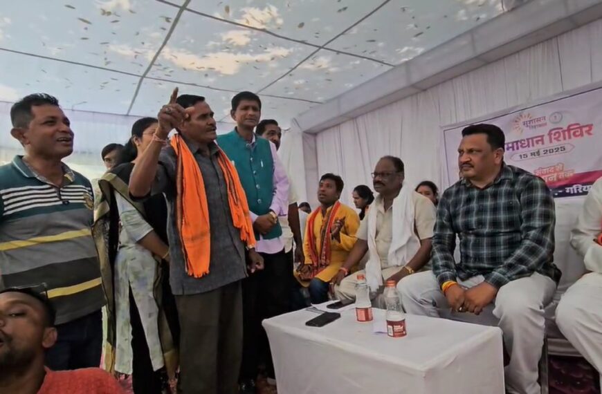 अधिकारियों के सामने फूटा लोगों का गुस्सा, 5 दिन के भीतर शराब दुकान नहीं हटाने पर आंदोलन की चेतावनी, तो इधर निलंबित बीईओ ने दे डाली आत्मदाह की धमकी