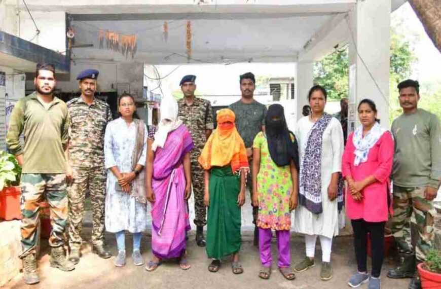 36 लाख के 5 इनामी नक्सली गिरफ्तार, बड़ी मात्रा में हथियार समेत दैनिक उपयोग की सामग्री जब्त