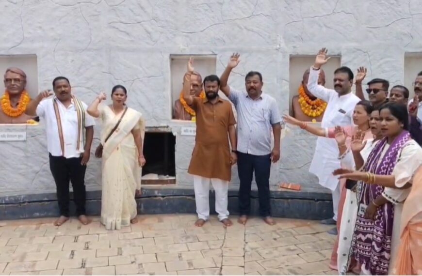 झीरम हमले की बरसी पर गरमाई सियासत : कांग्रेस ने स्मारक की बदहाली पर उठाए सवाल, भाजपा ने नक्सलियों से हमदर्दी का लगाया आरोप