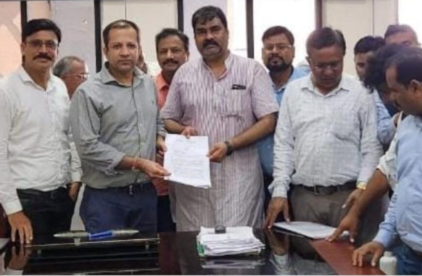 युक्तियुक्तकरण के विरोध में शिक्षकों ने किया मंत्रालय का घेराव, शिक्षा सचिव से वार्ता विफल, दो दिन में मांग पूरी नहीं हुई तो राजधानी में संभागवार हड़ताल की चेतावनी