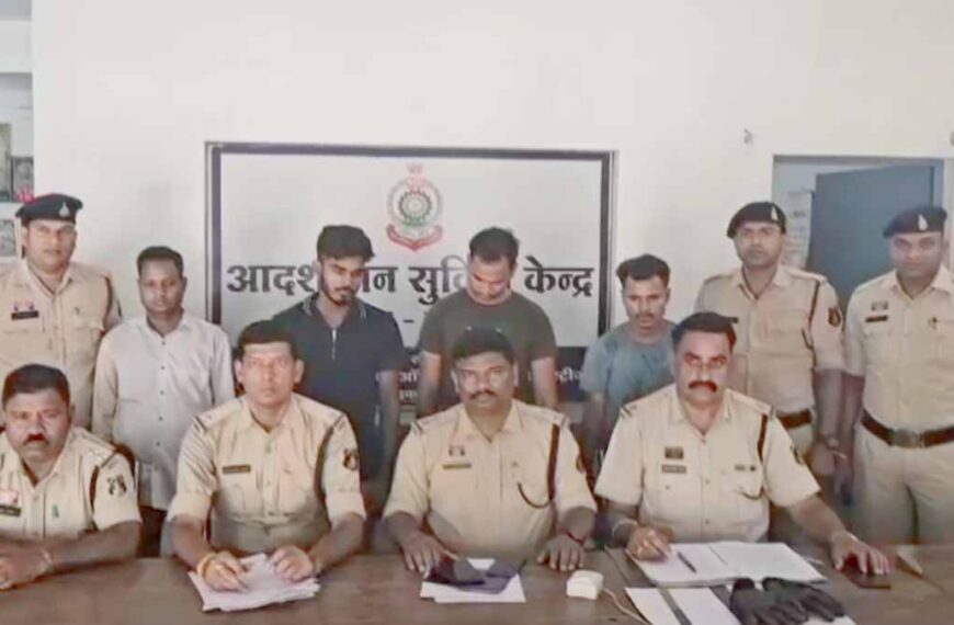 सरिया-टाइल्स की चोरी मामले में पुलिसकर्मी समेत 9 आरोपी गिरफ्तार, चोरी कराकर माल बेचने ग्राहक ढूंढने का काम भी करता था आरक्षक