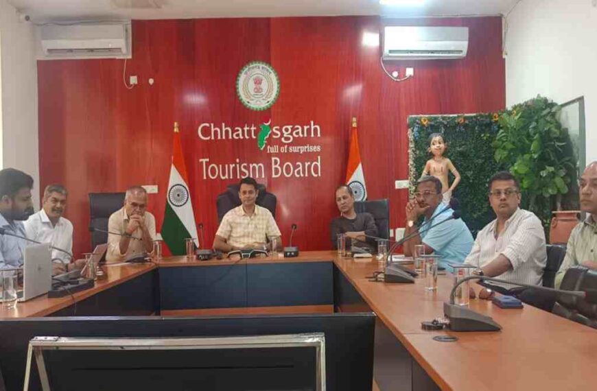 बॉलीवुड फिल्मों के निर्माता-निर्देशक विपुल शाह ने टूरिज्म बोर्ड के प्रबंध संचालक से की मुलाकात, नवा रायपुर में प्रस्तावित फिल्म सिटी पर की चर्चा