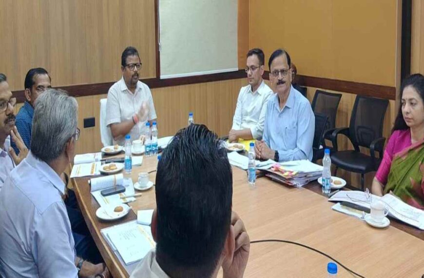 सड़क हादसे रोकने अफसरों ने ली बैठक : यातायात नियमों का उल्लंघन करने वालों की अब खैर नहीं, 4 महीने में हुए 5322 सड़क हादसे में 2591 लोगों की गई जान, हेलमेट नहीं लगाने से हुई अधिकतर मौतें