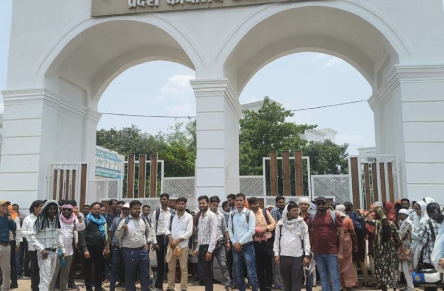 भाजपा कार्यालय के बाहर डीएड अभ्यर्थियों ने किया प्रदर्शन, जानिए क्या है उनकी मांगे