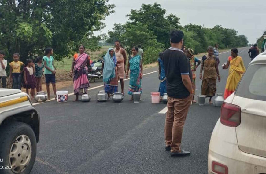 पानी के लिए ग्रामीणों ने नेशनल हाइवे किया ब्लॉक, एसडीएम के आश्वासन पर प्रदर्शन किया बंद…
