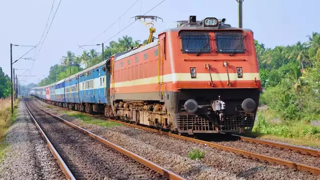 यात्रीगण कृपया ध्यान दें… रायपुर होकर गुजरने वाली वंदे भारत समेत कई ट्रेनें कैंसिल, देरी से चल रही हैं 6 से अधिक गाड़ियां