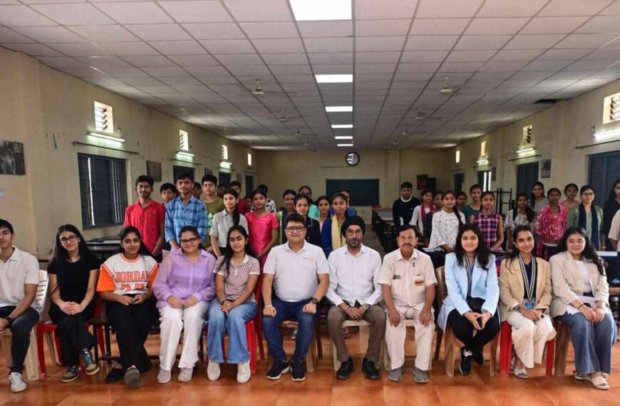 सरकारी स्कूल के बच्चों में डिजिटल साक्षरता बढ़ाने दान किए रोटरी कौशल प्रशिक्षण केंद्र को कंप्यूटर