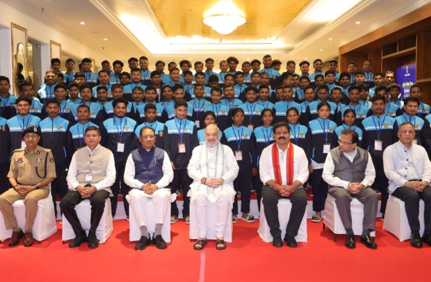 केंद्रीय गृह मंत्री अमित शाह से मिले नक्सल प्रभावित क्षेत्र के बच्चे