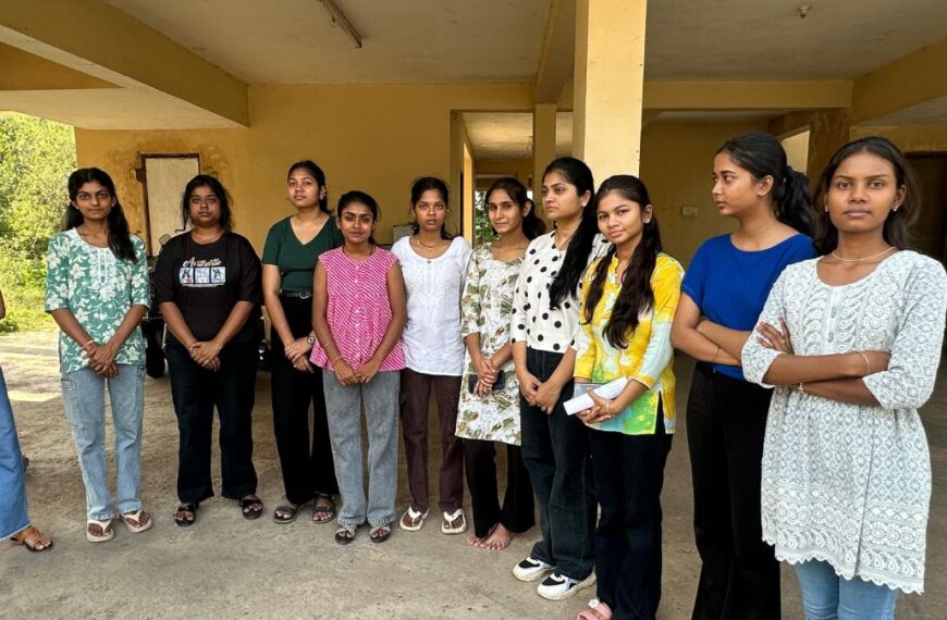 कुशाभाऊ ठाकरे पत्रकारिता एवं जनसंचार विश्वविद्यालय में छात्राओं के साथ अभद्रता, कार्रवाई नहीं होने पर किया विरोध प्रदर्शन