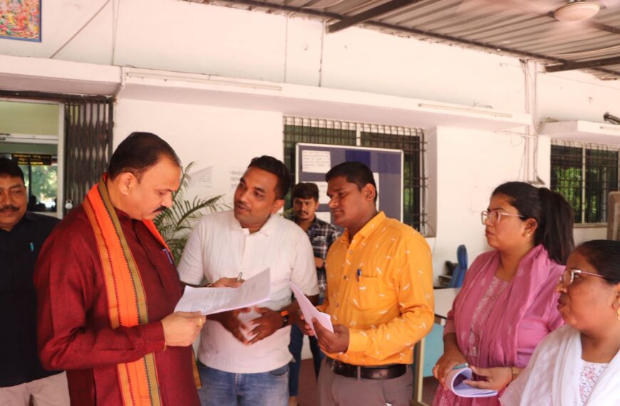 स्वास्थ्य मंत्री श्याम बिहारी जायसवाल ने जनदर्शन में सुनी जनता की समस्याएं