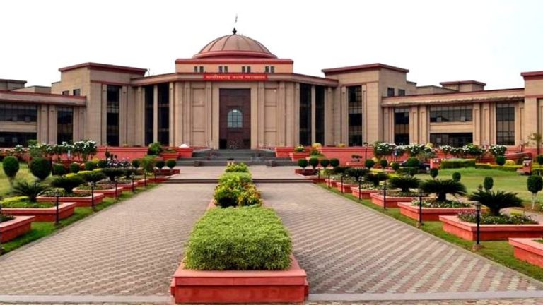 कमेटी के फैसले तक ट्रांसफर पर हाईकोर्ट ने लगायी रोक, आदेश से याचिकाकर्ता को मिली राहत