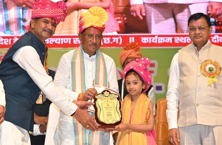 मुख्यमंत्री ने देवांगन समाज के महाकुंभ में समाज के लोगों को विकसित छत्तीसगढ़ के निर्माण में सहभागिता की अपील की