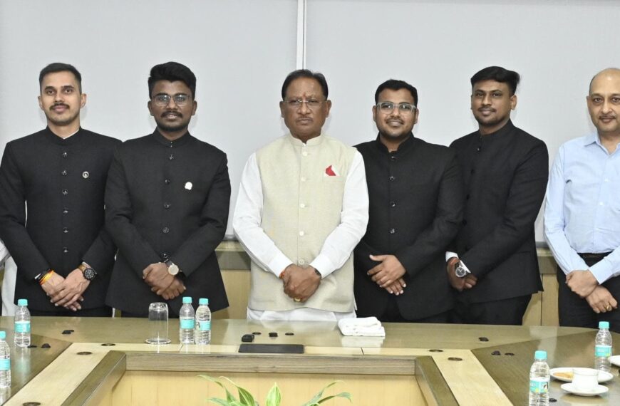 मुख्यमंत्री विष्णुदेव साय से भारतीय प्रशासनिक सेवा 2024 बैच के प्रशिक्षु अधिकारियों ने की सौजन्य मुलाकात