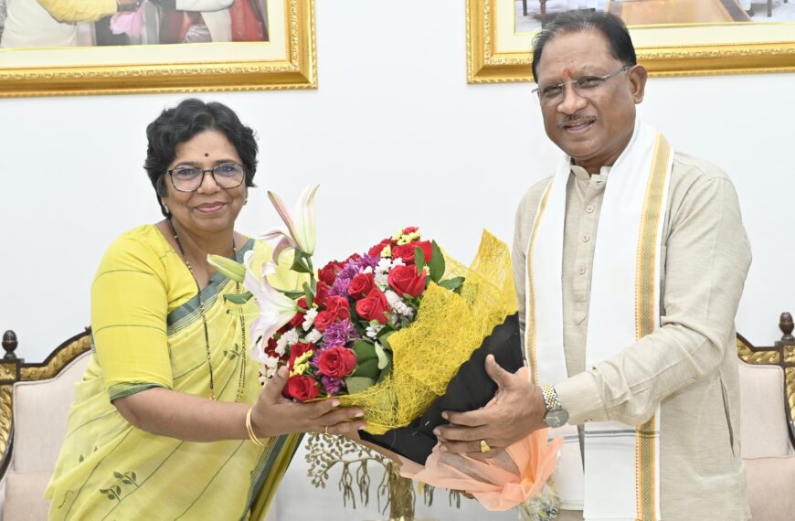 मुख्यमंत्री विष्णु देव साय से राष्ट्रीय महिला आयोग की अध्यक्ष ने की सौजन्य मुलाकात