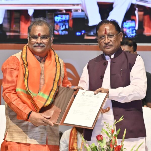 छत्तीसगढ़ स्टेट बेवरेजेस कॉर्पोरेशन के अध्यक्ष श्रीनिवास मद्दी के पदभार ग्रहण समारोह में शामिल हुए मुख्यमंत्री विष्णुदेव साय